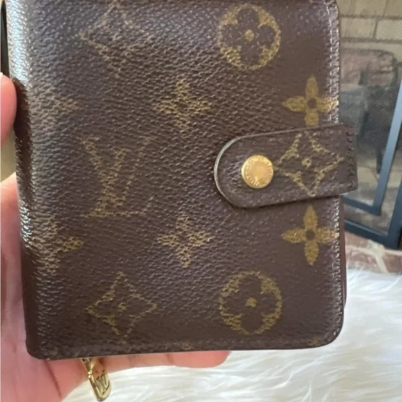 Louis Vuitton Monogram Wallet - Picture 1 of 16